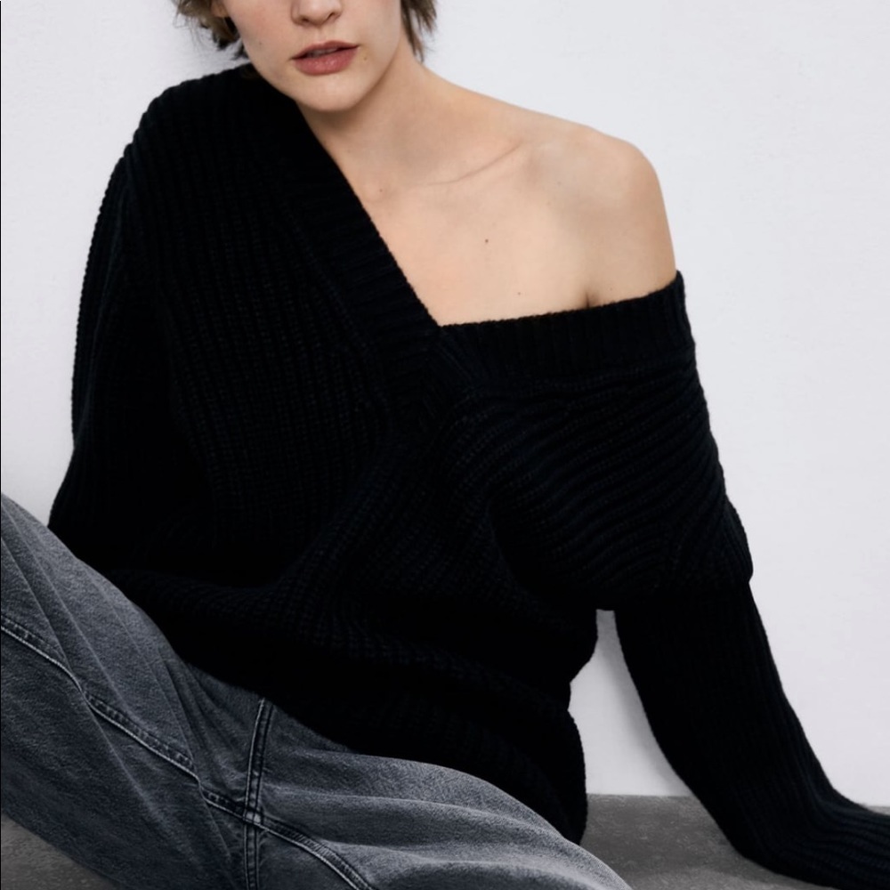 ZARA BNWT Purl V-neck Knit Sweater